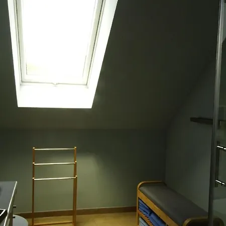 Gemuetliches Dachgeschoss-apartement Mit Seeblick Und Grossem Garten Am Wasser Apartamento *