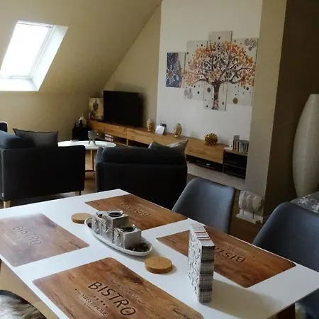 Gemuetliches Dachgeschoss-apartement Mit Seeblick Und Grossem Garten Am Wasser Röbel