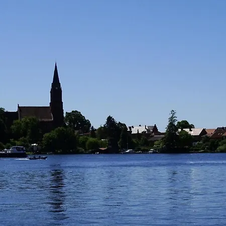 Apartamento Gemuetliches Dachgeschoss-apartement Mit Seeblick Und Grossem Garten Am Wasser *