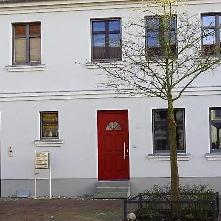 Apartamento Gemuetliches Dachgeschoss-apartement Mit Seeblick Und Grossem Garten Am Wasser *