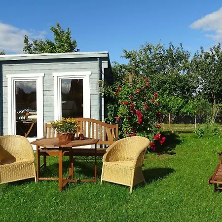 Apartamento Gemuetliches Dachgeschoss-apartement Mit Seeblick Und Grossem Garten Am Wasser